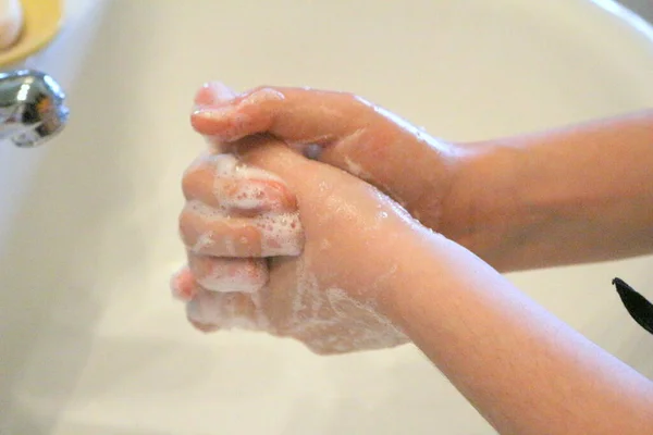 Handen Regelmatig Met Water Ontsmettende Zeep Coronavirus Voorkomen Wrijf Handpalmen — Stockfoto