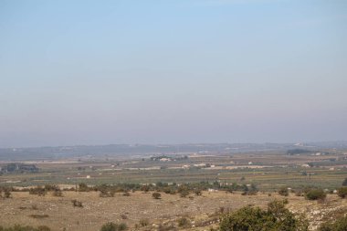 Quasano Alta Murgia Parkı. Murgia tepelerinin panoramik manzarası. Puglia, İtalya