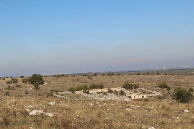 Quasano Alta Murgia Parkı. Murgia tepelerinin panoramik manzarası. Puglia, İtalya