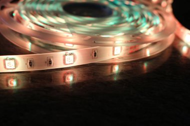 Çok renkli LED şerit, soğuk ışık iç aydınlatma için parlak kurdele