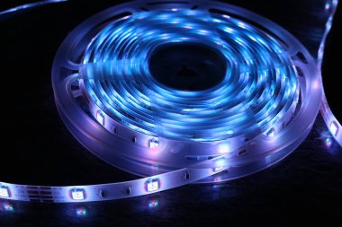 Çok renkli LED şerit, soğuk ışık iç aydınlatma için parlak kurdele