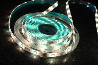 Çok renkli LED şerit, soğuk ışık iç aydınlatma için parlak kurdele