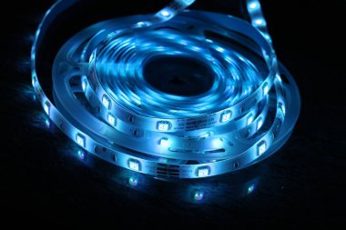 Çok renkli LED şerit, soğuk ışık iç aydınlatma için parlak kurdele