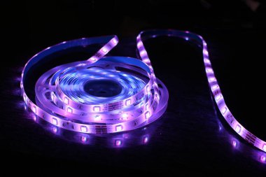 Çok renkli LED şerit, soğuk ışık iç aydınlatma için parlak kurdele