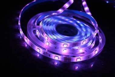 Çok renkli LED şerit, soğuk ışık iç aydınlatma için parlak kurdele