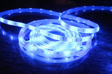 Çok renkli LED şerit, soğuk ışık iç aydınlatma için parlak kurdele