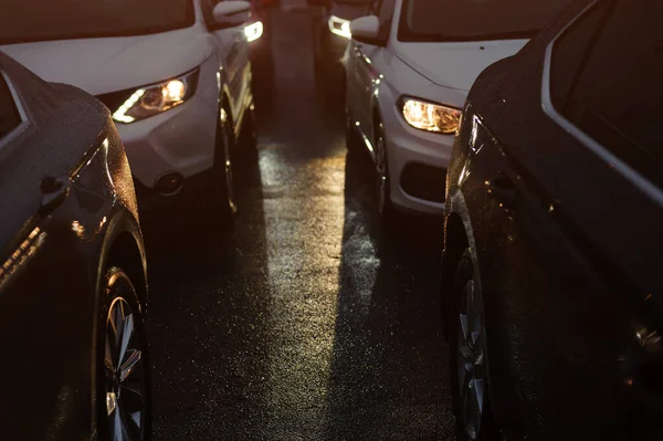 Engarrafamento Noite Chuvosa Fila Carros — Fotografia de Stock