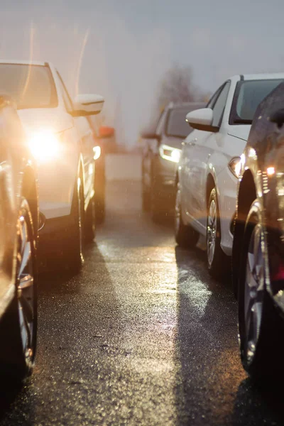 Atasco Tráfico Noche Lluviosa Fila Coches —  Fotos de Stock