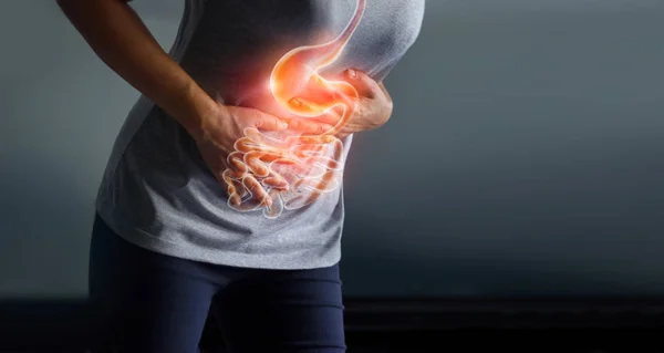 Mujer Tocando Dolor Estómago Que Sufre Dolor Estómago Causas Período — Foto de Stock