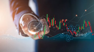 Soyut olarak, elinde simge pazarlama ve iş büyümesi grafikleri, borsa ve veri alışverişi ile işi yürütmek için pusula tutan bir işadamı.
