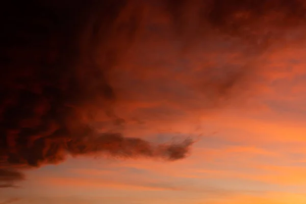 Céu Pôr Sol Com Nuvens Coloridas Infinidade Cores Gradiente — Fotografia de Stock