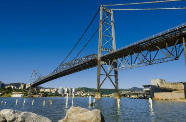 Hercilio Luz Köprüsü, Santa Catarina eyaletinin kartpostalı, çelik kablo köprüsü..