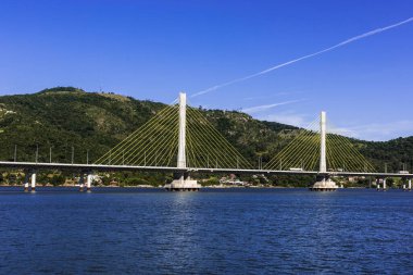 Anita Garibaldi köprüsü, Santa Catarina Brezilya 'nın güneyindeki Laguna şehrinde, 2815 metre uzunluğunda bir yapı.