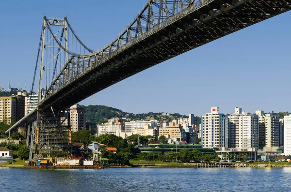 Hercilio Luz Köprüsü, Santa Catarina eyaletinin kartpostalı, çelik kablo köprüsü..