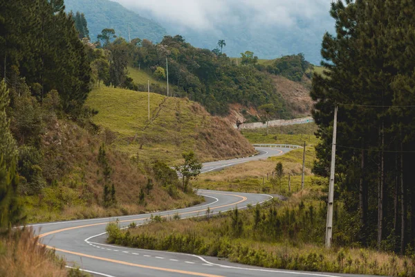 Serra do Corvo Branco 'nun yükselişinden önceki kıvrımlar, Santa Catarina Brezilya' nın Grao Para estado şehrinde