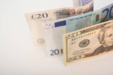 Banknotlar, sterlin, dolar ve avro, yakın plan.