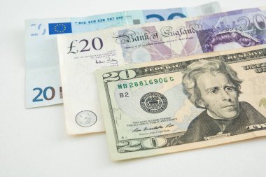 Banknotlar, sterlin, dolar ve avro, yakın plan.
