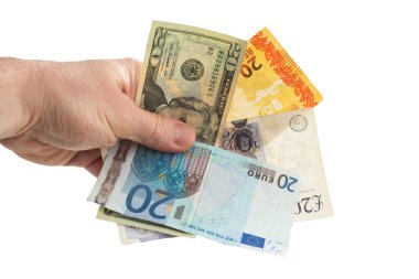 Banknotlarla el, sterlin, dolar, gerçek ve avro, yakın plan.