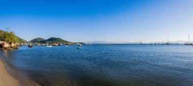 Santo Antonio de Lisboa 'nın deniz önü, Florianopolis, Brezilya, mavi gökyüzü
