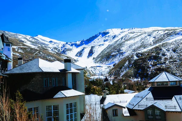 Karlı Sierra Nevada Dağı