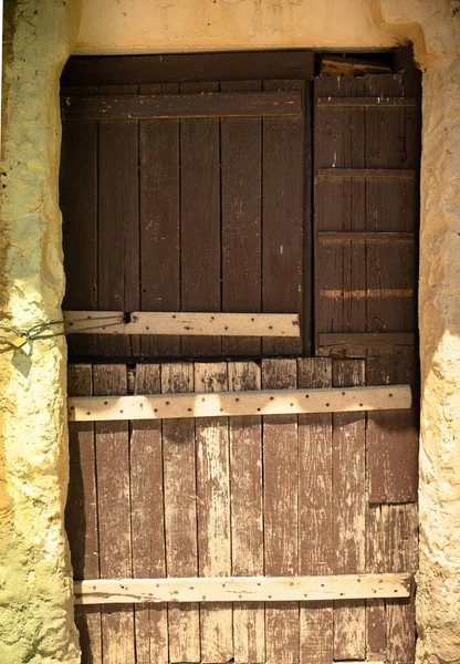 沙漠房子里的旧木门 — 图库照片