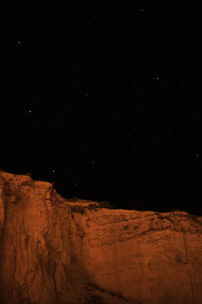 Cielo Nocturno Lleno Estrellas Con Una Montaña Desierta — Foto de Stock