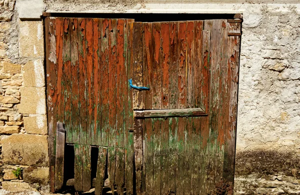 村子里的旧木门 — 图库照片