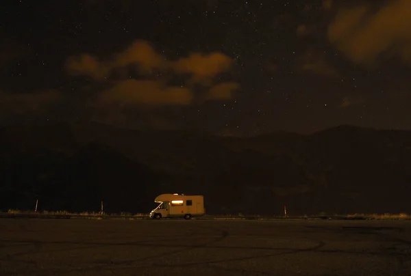 Caravana Montaña Con Estrellas — Foto de Stock