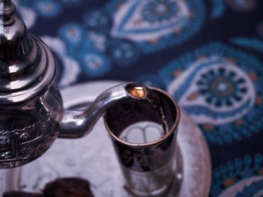 Nane ve hurma ile Fas çayı