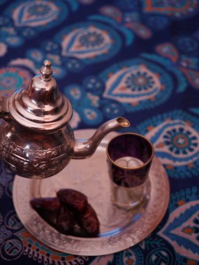 Nane ve hurma ile Fas çayı