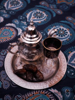 Nane ve hurma ile Fas çayı
