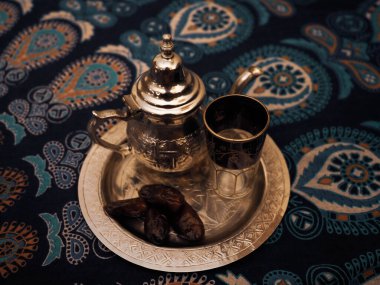 Nane ve hurma ile Fas çayı