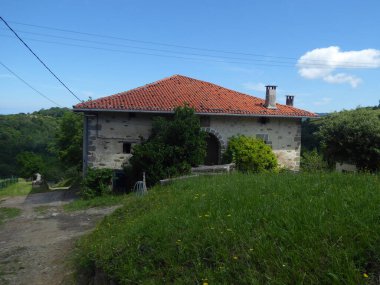 Bask ülkesindeki dağlarda eski çiftlikler