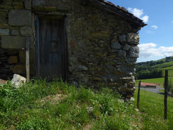 Stare Gospodarstwa Rolne Górach Basków Contry — Zdjęcie stockowe