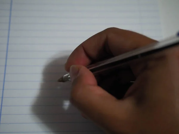 Ręka Długopisem Notatnikiem — Zdjęcie stockowe
