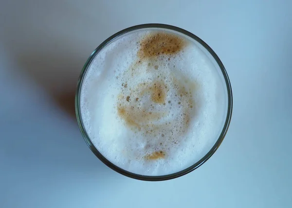 Foto Una Taza Café Con Leche Tomada Arriba — Foto de Stock