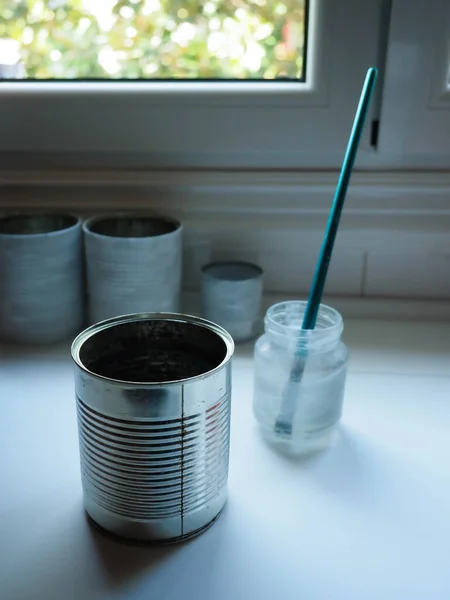 Metal bir teneke ressamın stüdyosu