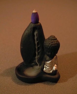 Tütsülenmiş siyah seramik Buddha