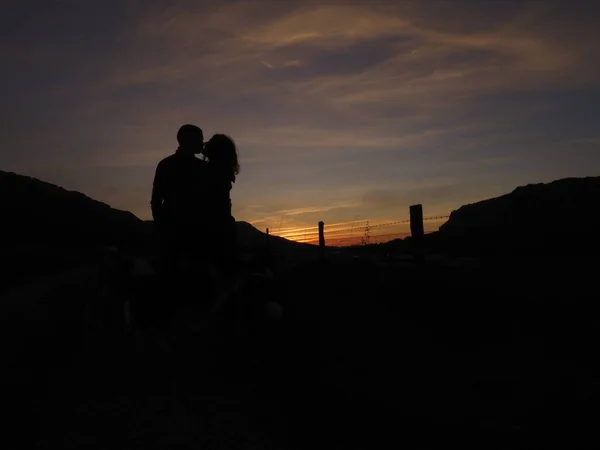 Silhouette Couple Kissing Sunset — Stock Photo, Image