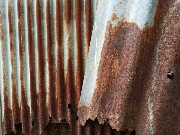 Σκουριά Σκουριά Στην Επιφάνεια Της Οροφής Από Ψευδάργυρο Κυματιστό Μεταλλικό — Φωτογραφία Αρχείου
