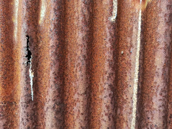 亜鉛屋根表面の錆波金属床と背景の質感 — ストック写真