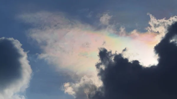 嵐の雲の夜 雷雨前の空 雲の絵のようにカラフルな背景 — ストック写真