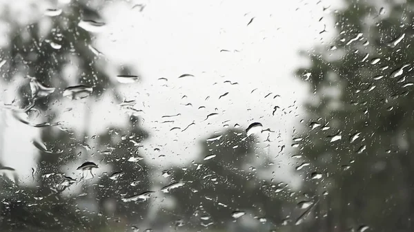 Gotas Lluvia Parabrisas Con Natural Como Telón Fondo Mirada Fresca — Foto de Stock