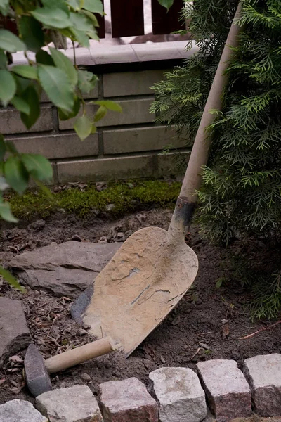 Suja Martelo Pedra Pavimentação Jardim — Fotografia de Stock