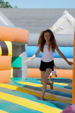 Lunaparktaki genç kız.