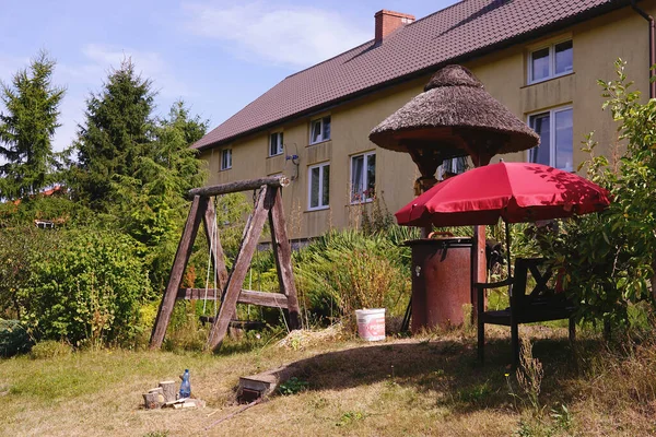 Przyton Polonya Ağustos 2020 Salıncaklı Dumanlı Arka Bahçe — Stok fotoğraf