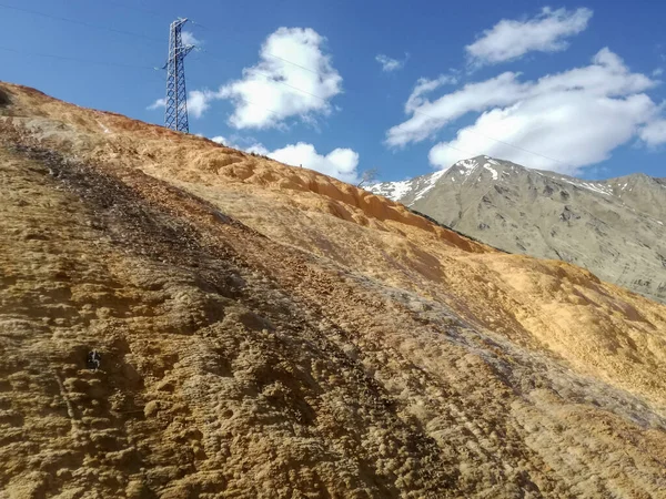 Georgië Mei 2018 Natuurlijk Gezond Mineraalwater Berg — Stockfoto