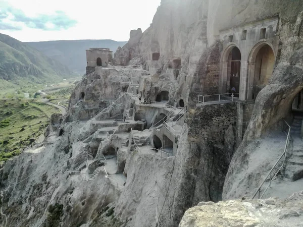 Vardzia, Georgia- Mayıs 2018: antik mağara şehri, dünya mirası alanı