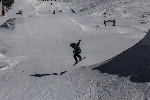 Gudauri Georgia Şubat 2019 Kayak Merkezi Kış Snowboard Atlayışı — Stok fotoğraf