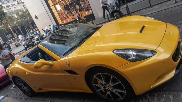 Paryż Francja Lipca 2018 Żółty Luksusowy Samochód — Zdjęcie stockowe